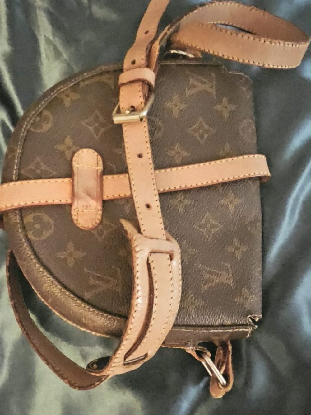 Louis Vuitton crossbody - Picture 2 of 11